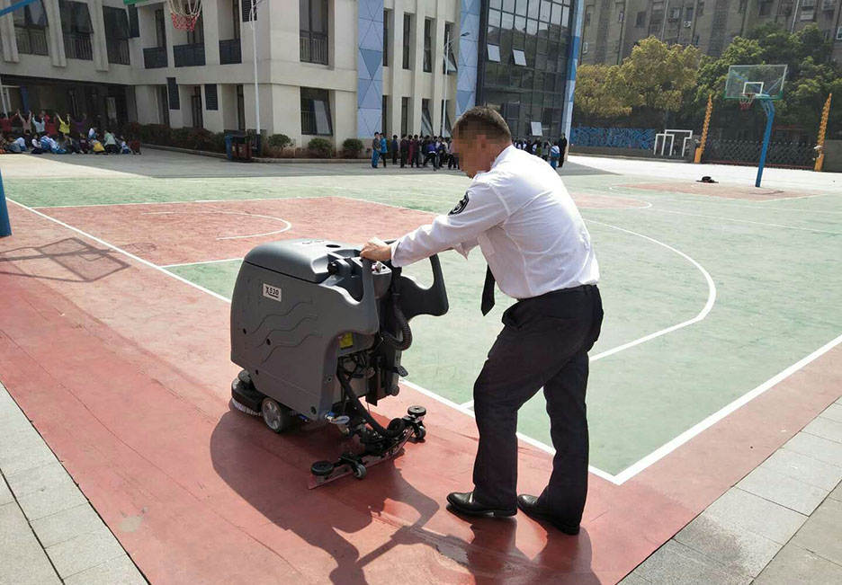 江西大型清潔設(shè)備多功能洗地機(jī)和電動(dòng)<a href=http://www.gmerra003.cn target=_blank class=infotextkey>掃地車生產(chǎn)廠</a>